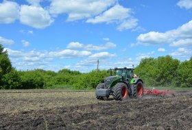 Fendt 1050 tractor and Challenger cultivator Demo-Show, Kursk Region, June 22d, 2017
