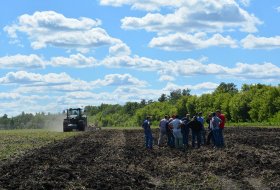 Fendt 1050 tractor and Challenger cultivator Demo-Show, Kursk Region, June 22d, 2017