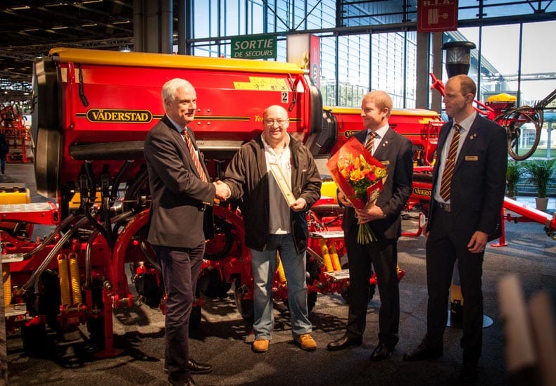 From left, Chairman of the Board Crister Stark, who hands over Tempo 1000 to Mr. Pauly Michel. Followed by Väderstad France acting Sales Director Francois Doisy and Sales and Marketing Director Matthias Hovnert at Väderstad.