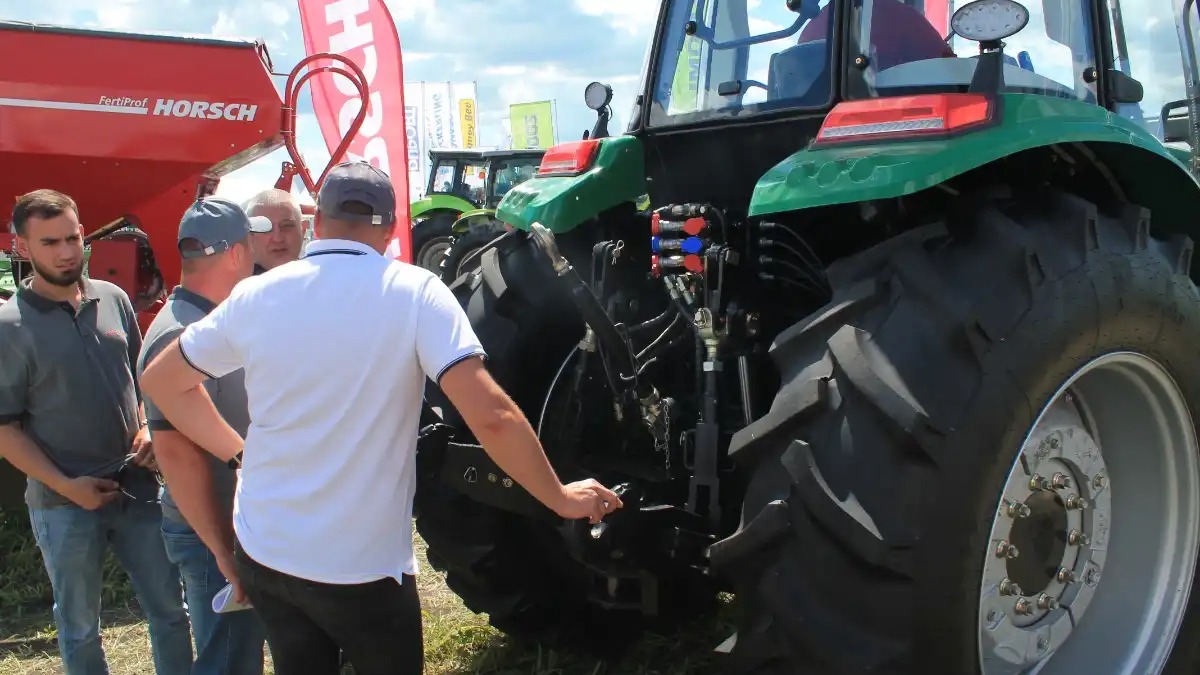 О тракторах AGROAPOLLO и технике Horsch — «АгроЦентр» на воронежском Дне поля
