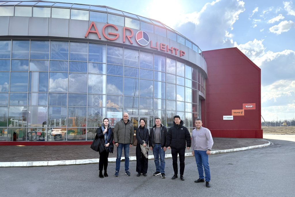 Дилерский центр «АгроЦентраЛиски» принял гостей из Китая 